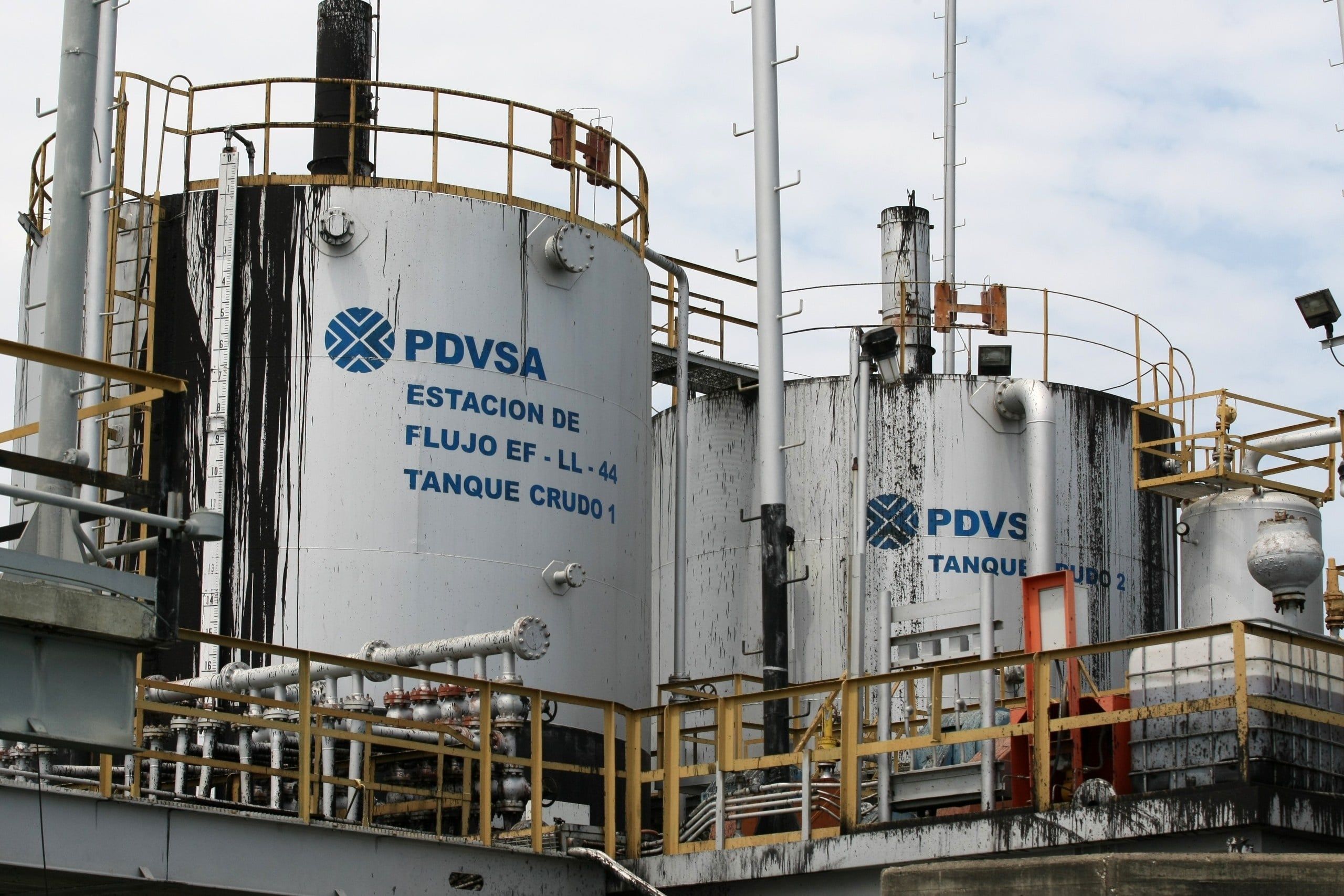 Lago,De,Maracaibo-venezuela-,20-03-2015-,An,Oil,Flow,Station,Is,Seen