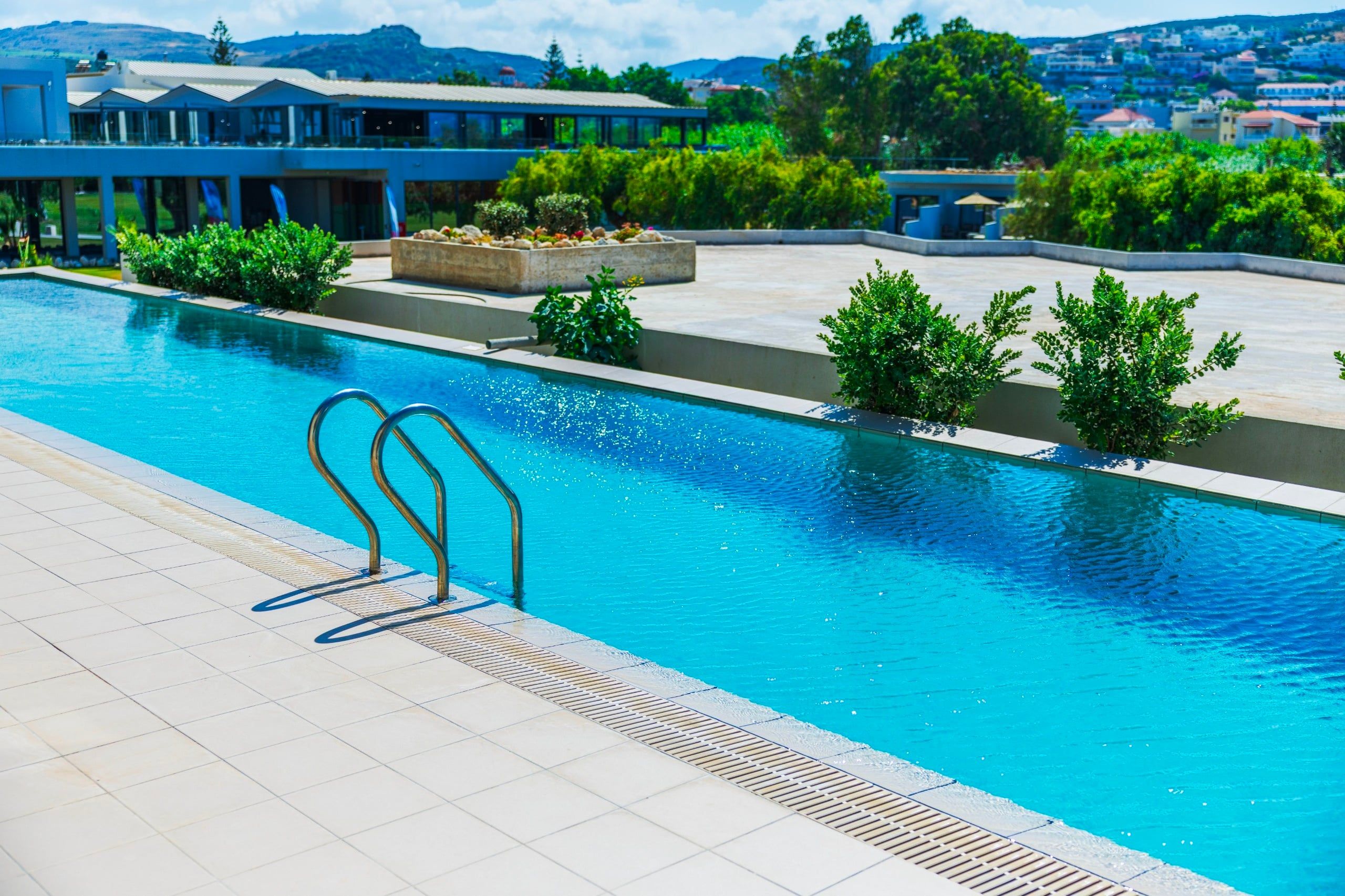 Beautiful,View,Of,Resort,Swimming,Pool,With,Turquoise,Water,Against