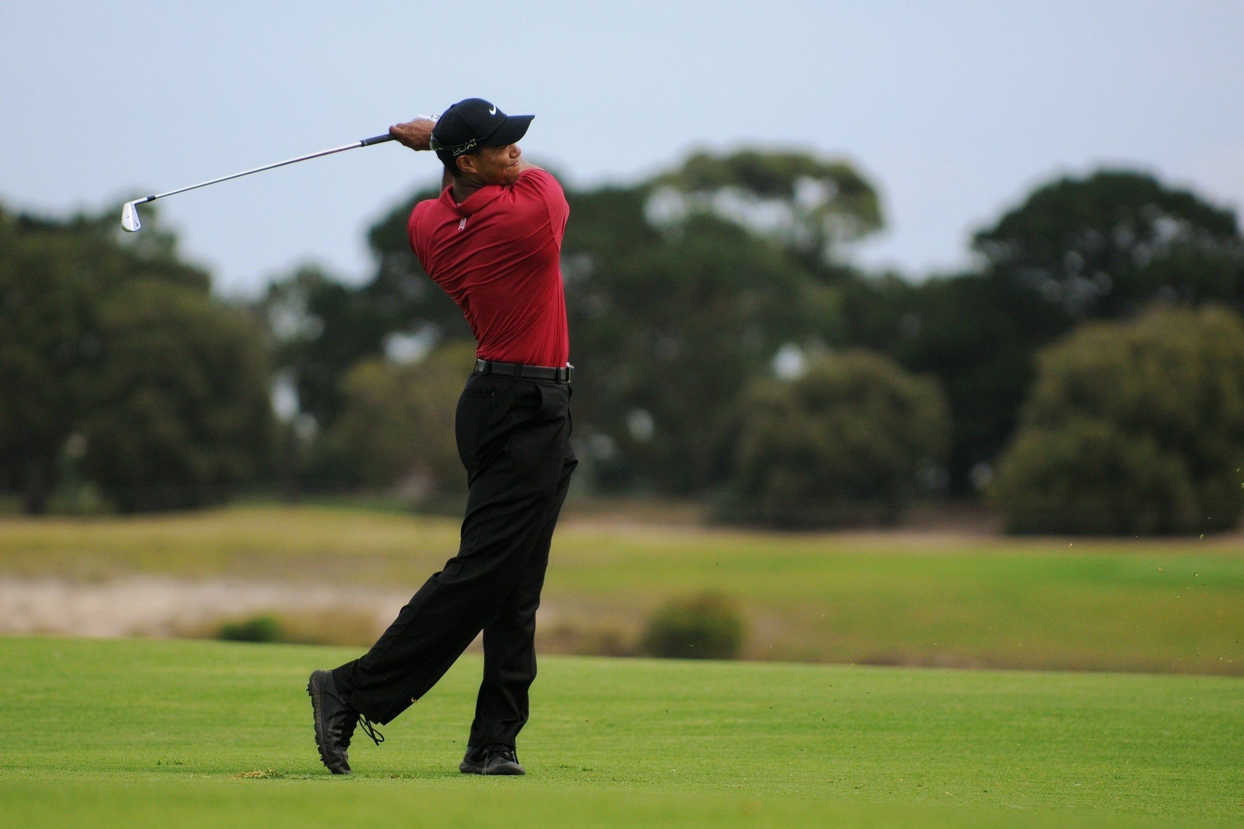 Tiger Woods zawarł w środę ugodę z prokuraturą na Florydzie w sprawie marcowego wypadku samochodowego. Golfista straci prawo jazdy na pięć lat, ale uniknie więzienia.