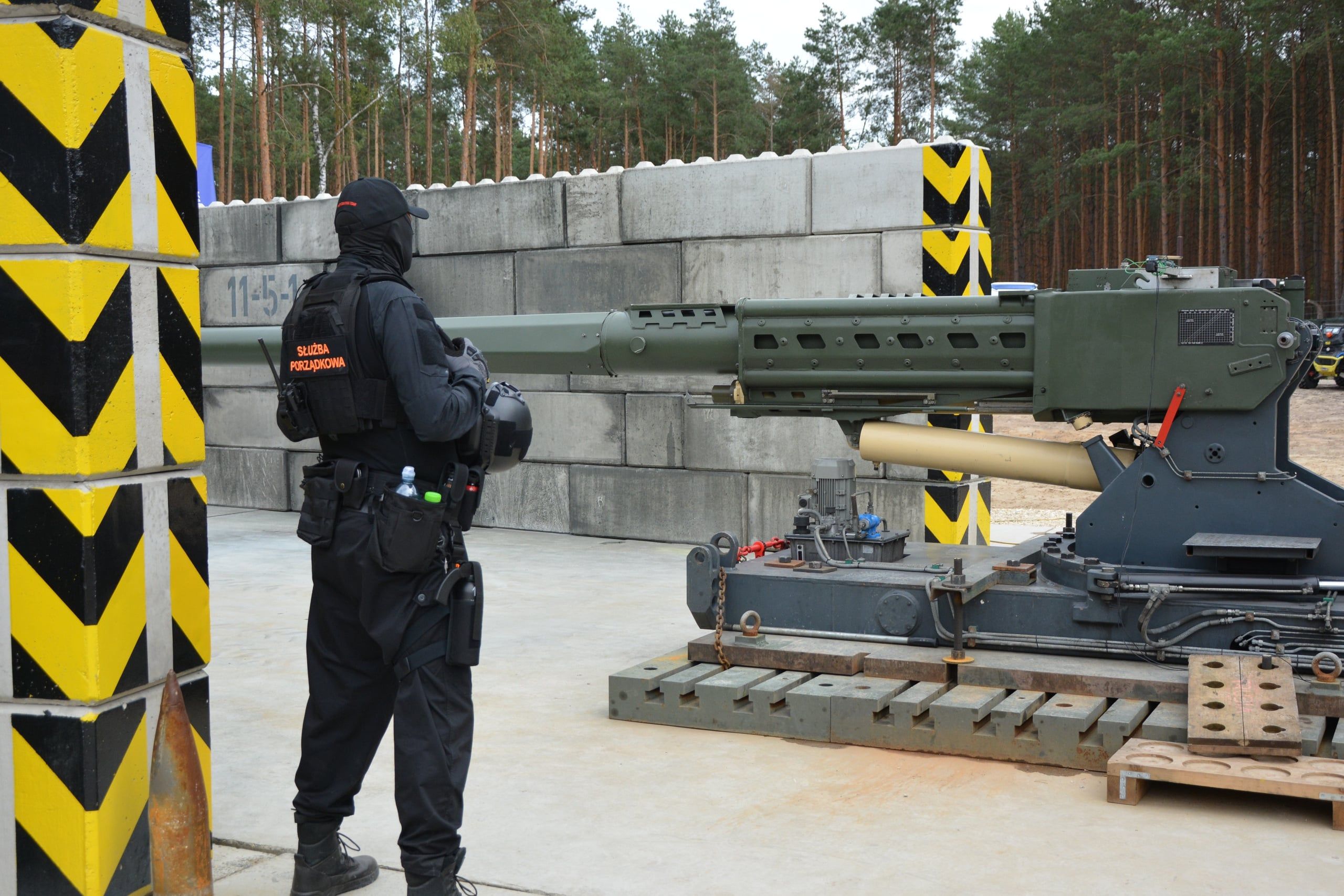Tak strzela armata kalibru 155 mm. Cała Europa potrzebuje takiej amunicji