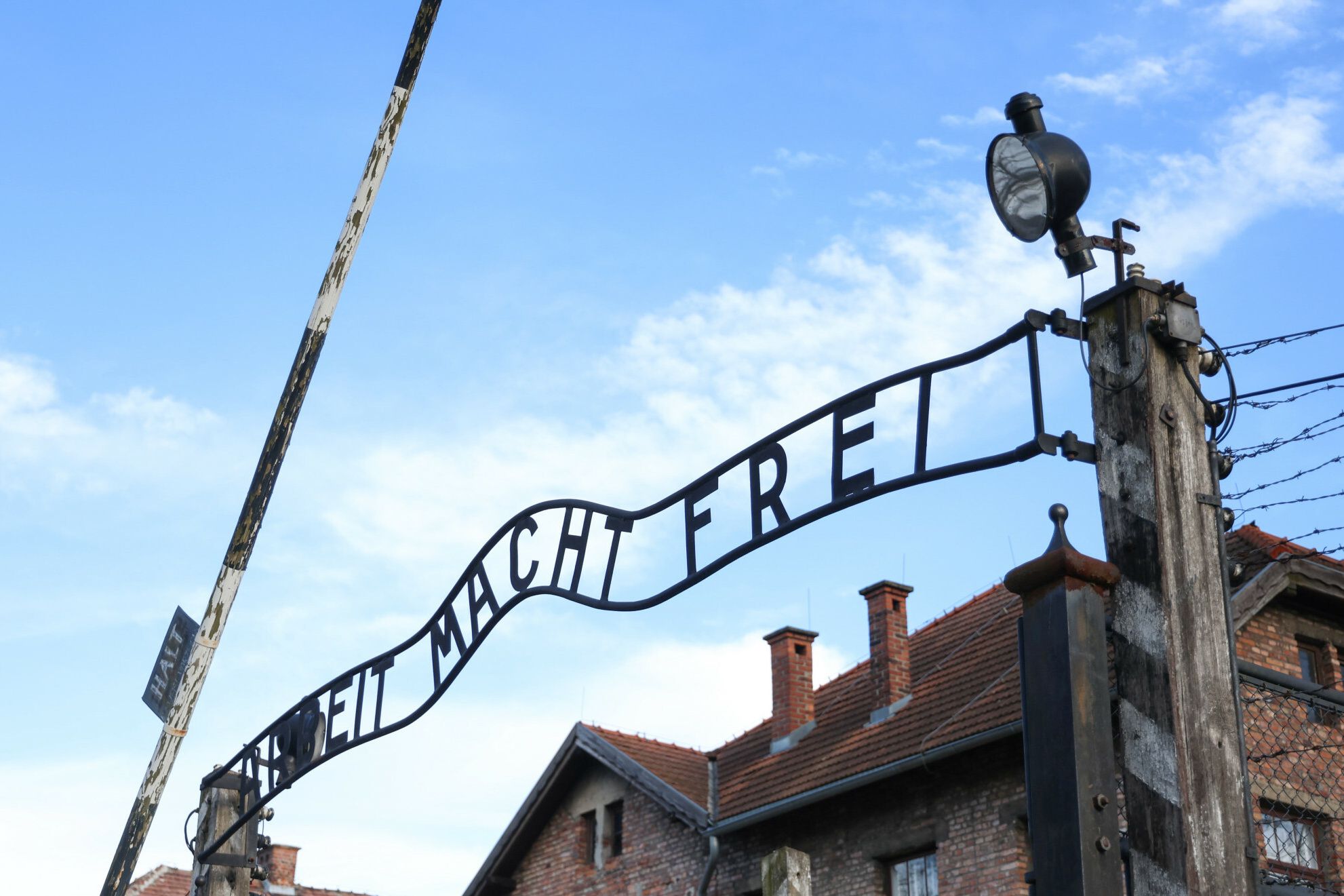 Odtajniono akta zbrodniarza z Auschwitz. Tam przebywał po ucieczce z Niemiec