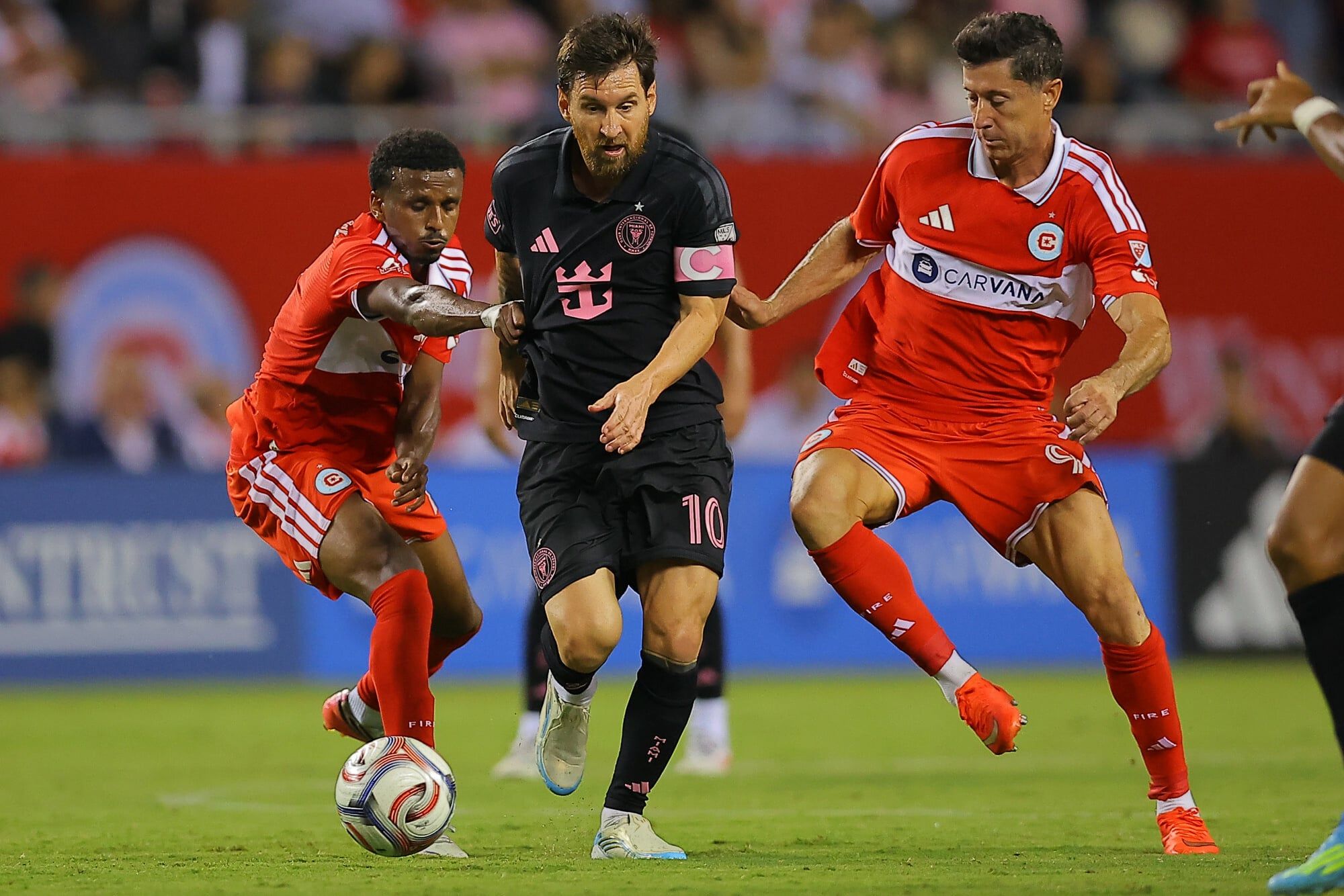Pojedynek Lewandowskiego z Messim w MLS. Gol Polaka