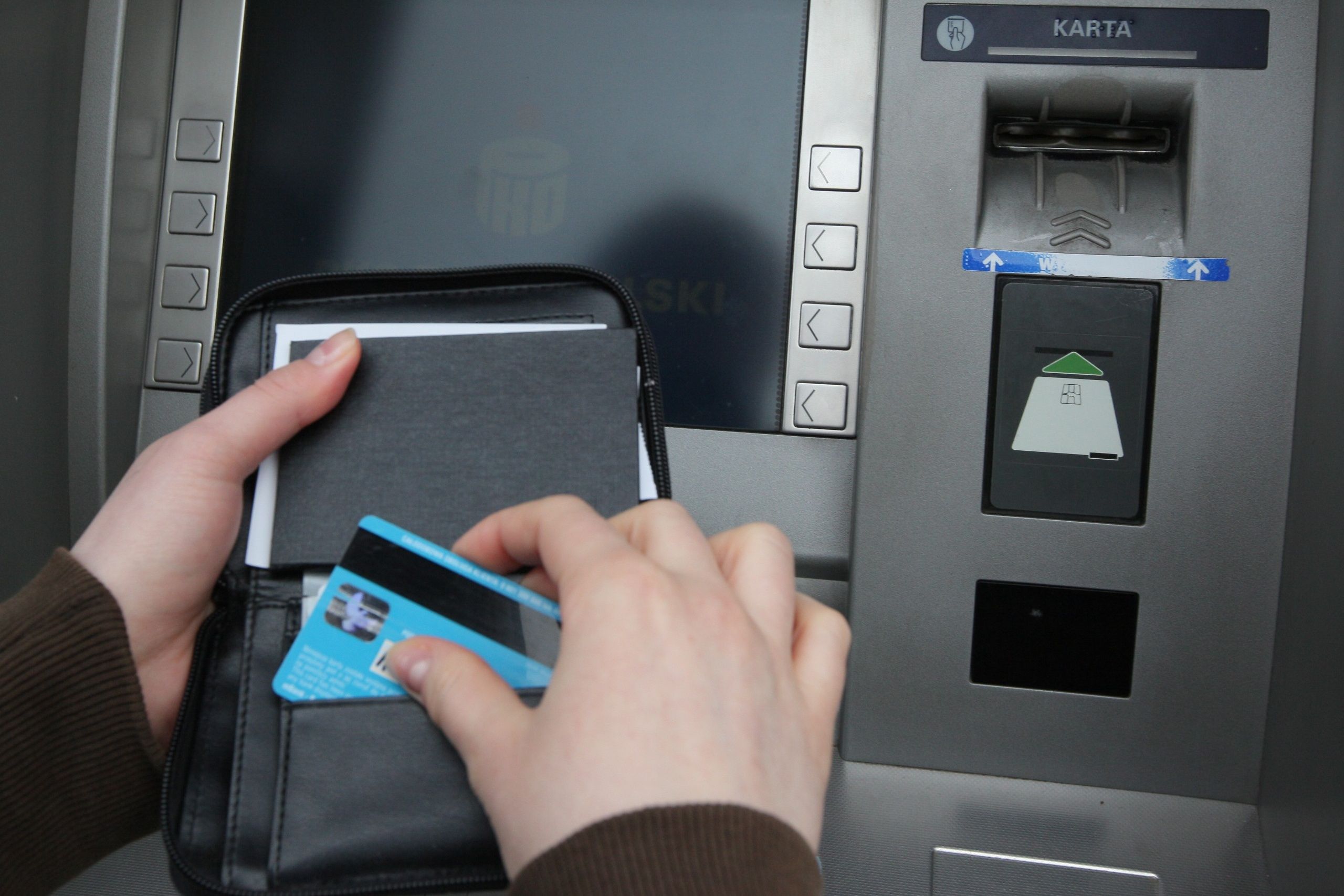 Wielki Brat przy bankomatach. Nowy postulat budzi emocje, MF uspokaja