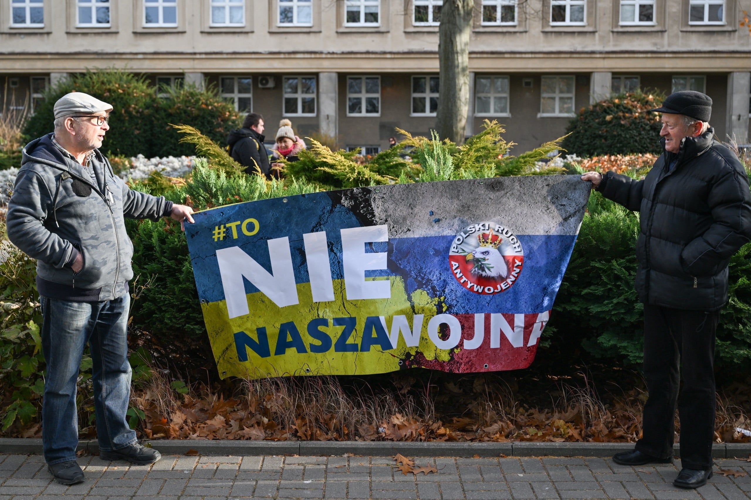 „To nie jest nasza wojna” wraca po każdym incydencie. Eksperci o fali w sieci