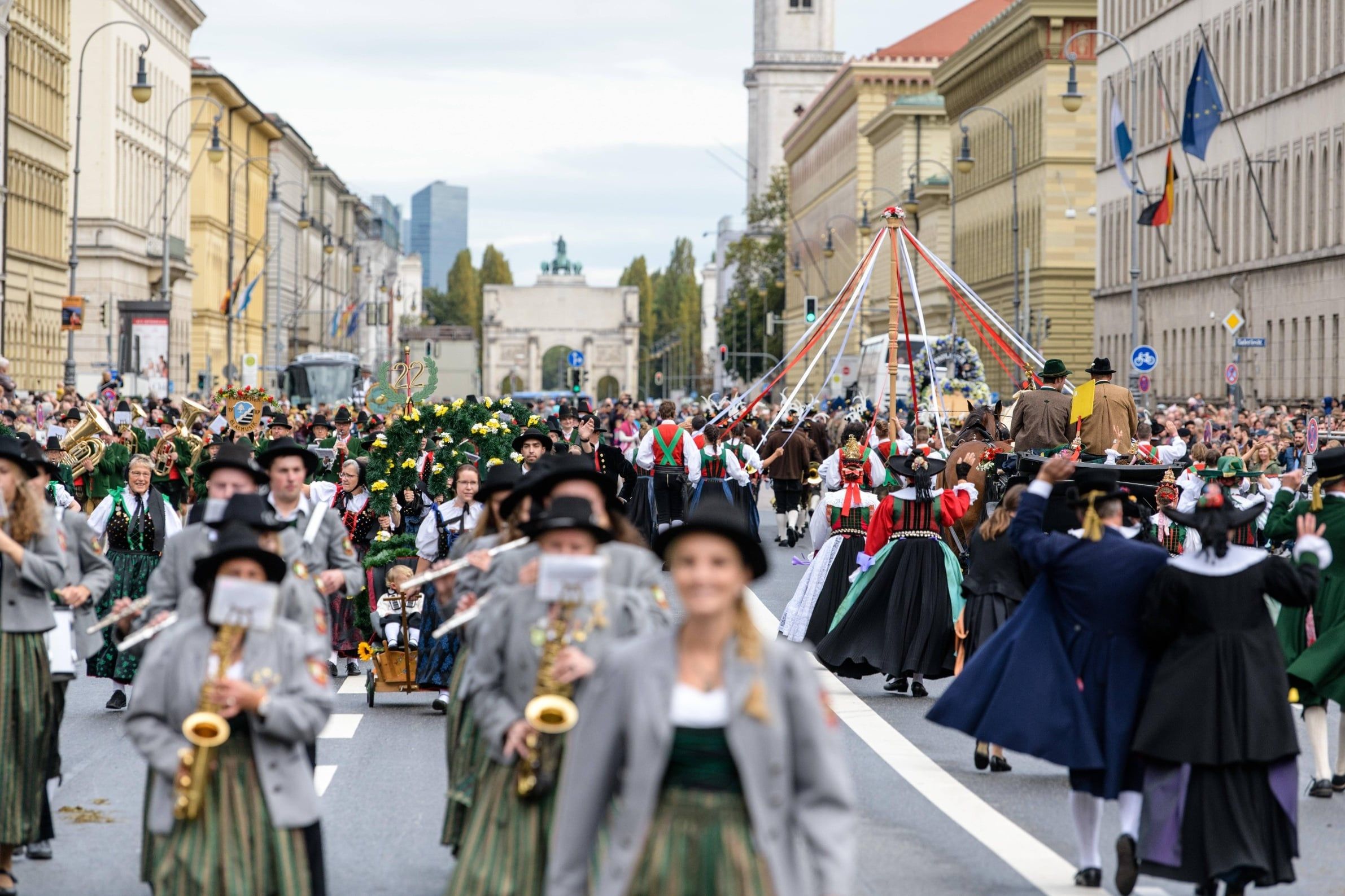 Oktoberfest 2026 otwarty. Kufel piwa droższy, a bezpieczeństwa pilnuje AI