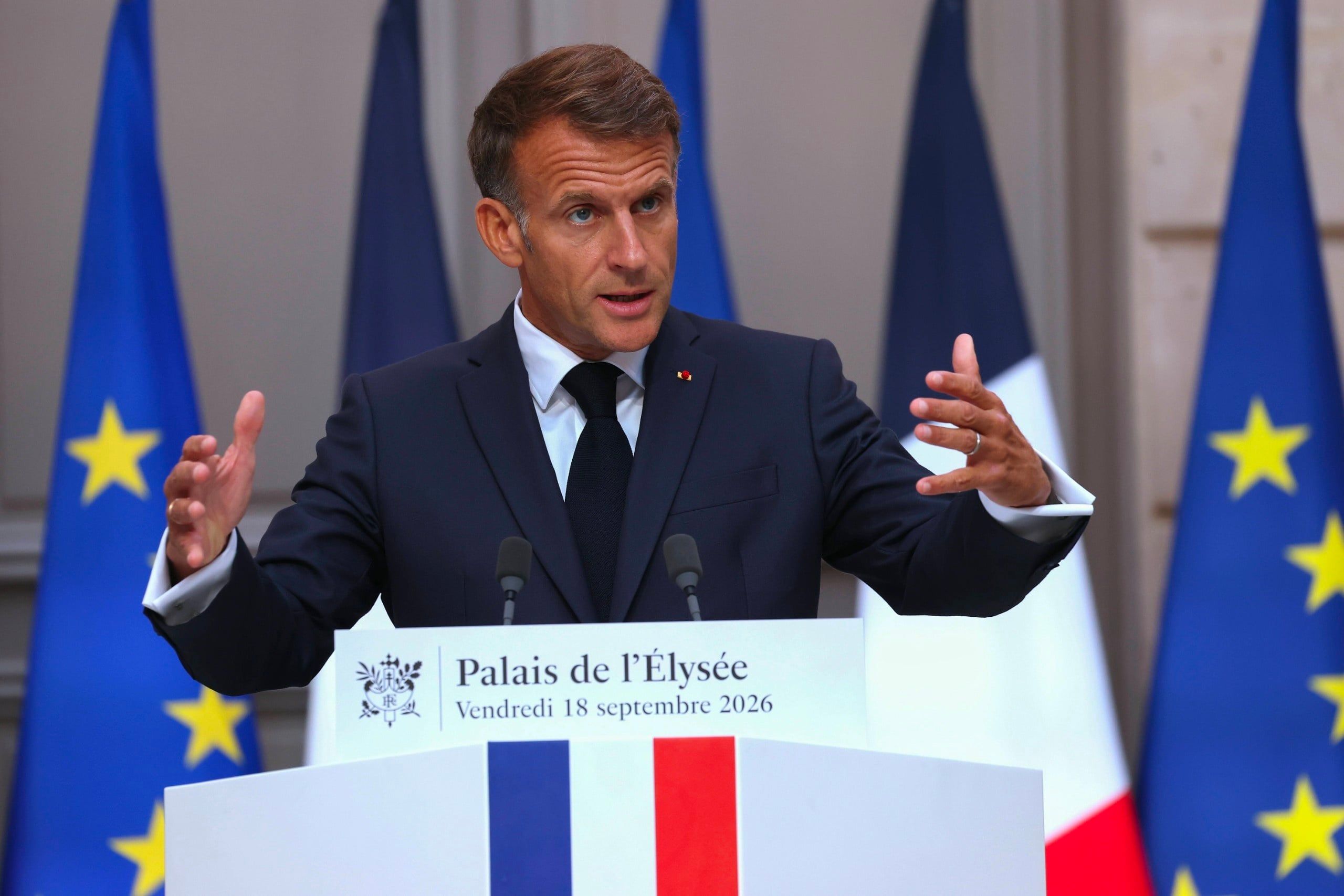 Macron meets French political leaders at Elysee Palace