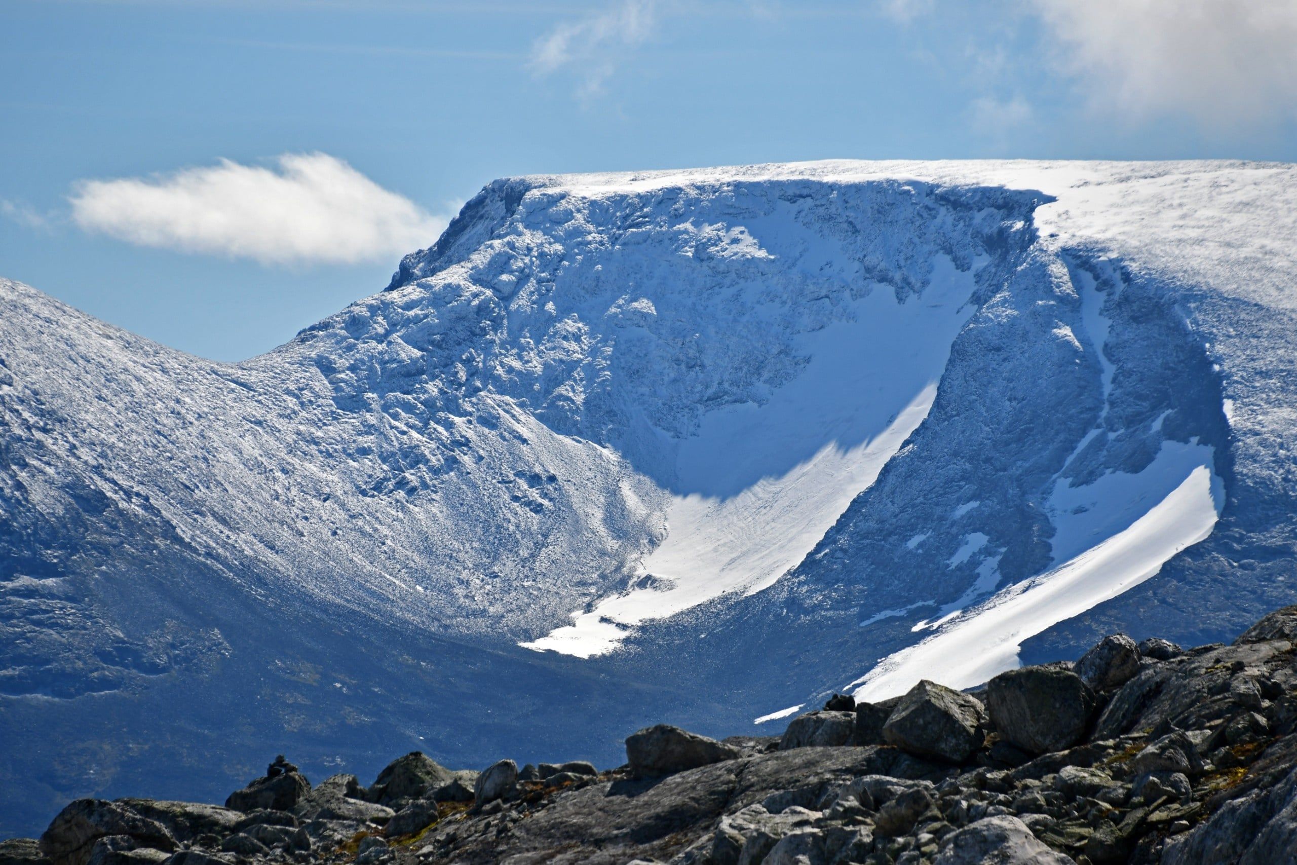 Fresh,Summer,Snow,On,Peaks,In,Jotunheimen,National,Park,In