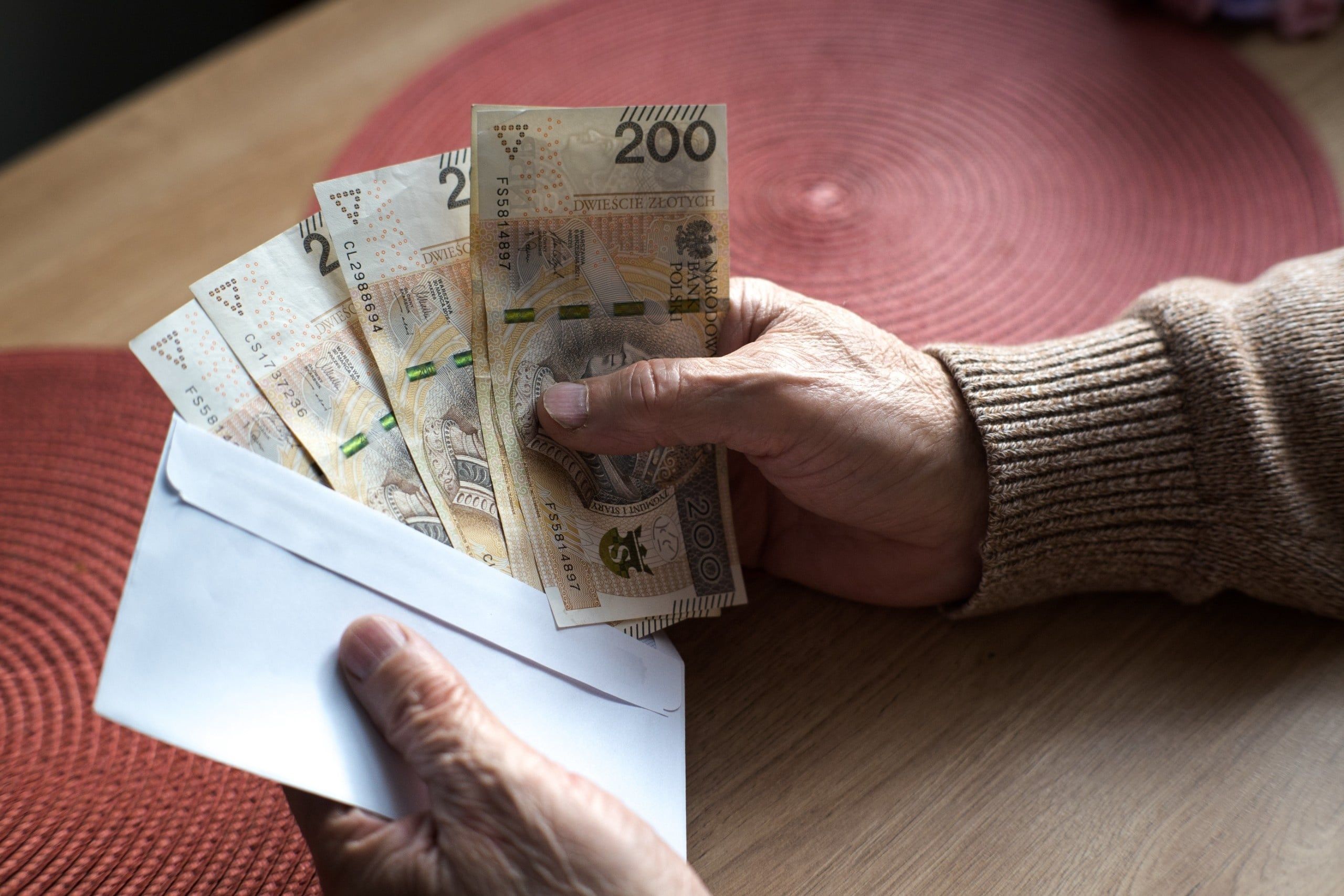 A,Senior,,An,Elderly,Person,,Holds,Polish,Money,In,His