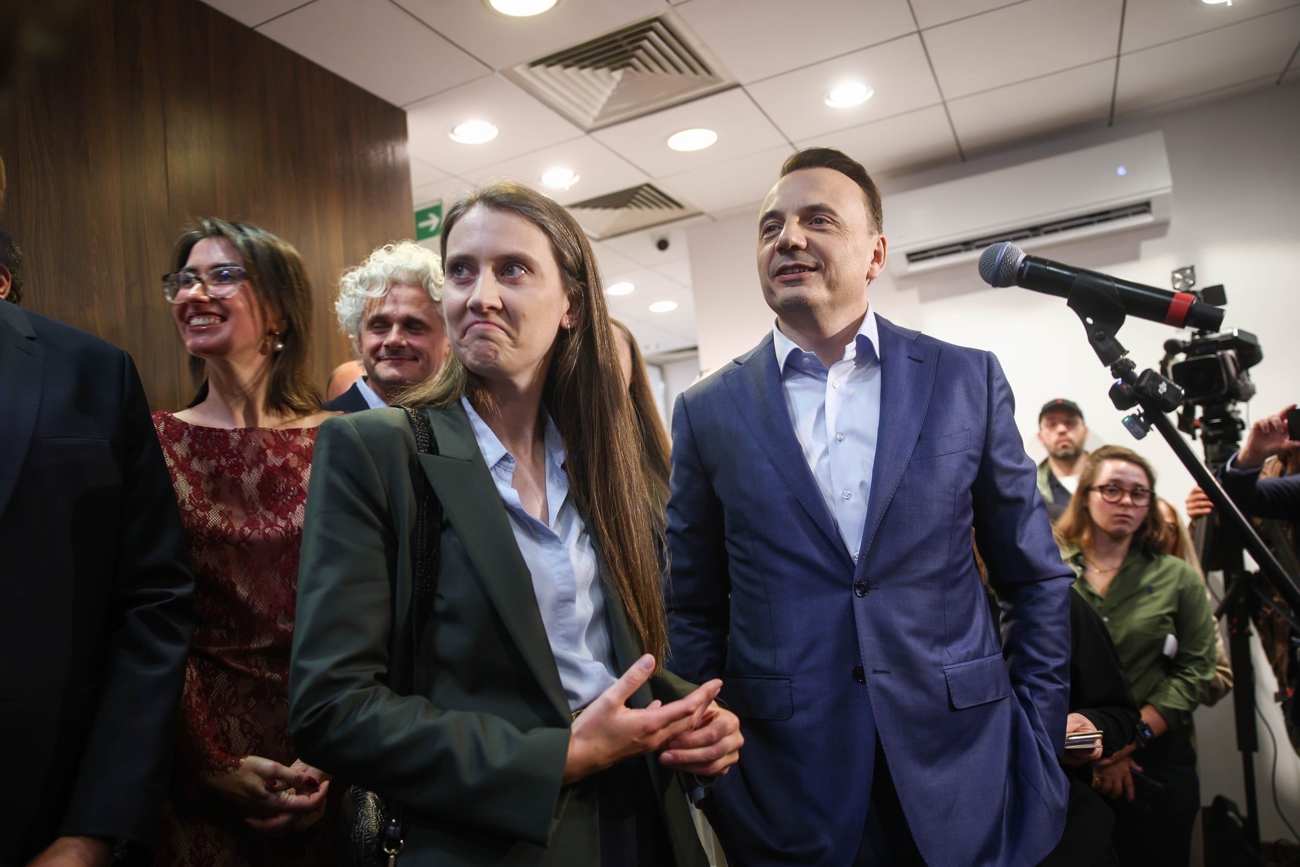 Łukasz Gibała według sondażowych wyników wygrał pierwszą turę wyborów w Krakowie.