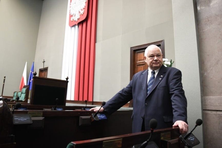 Spór polityczny między Donaldem Tuskiem a Adamem Glapińskim może utrudnić działanie NBP – pisze „Financial Times”