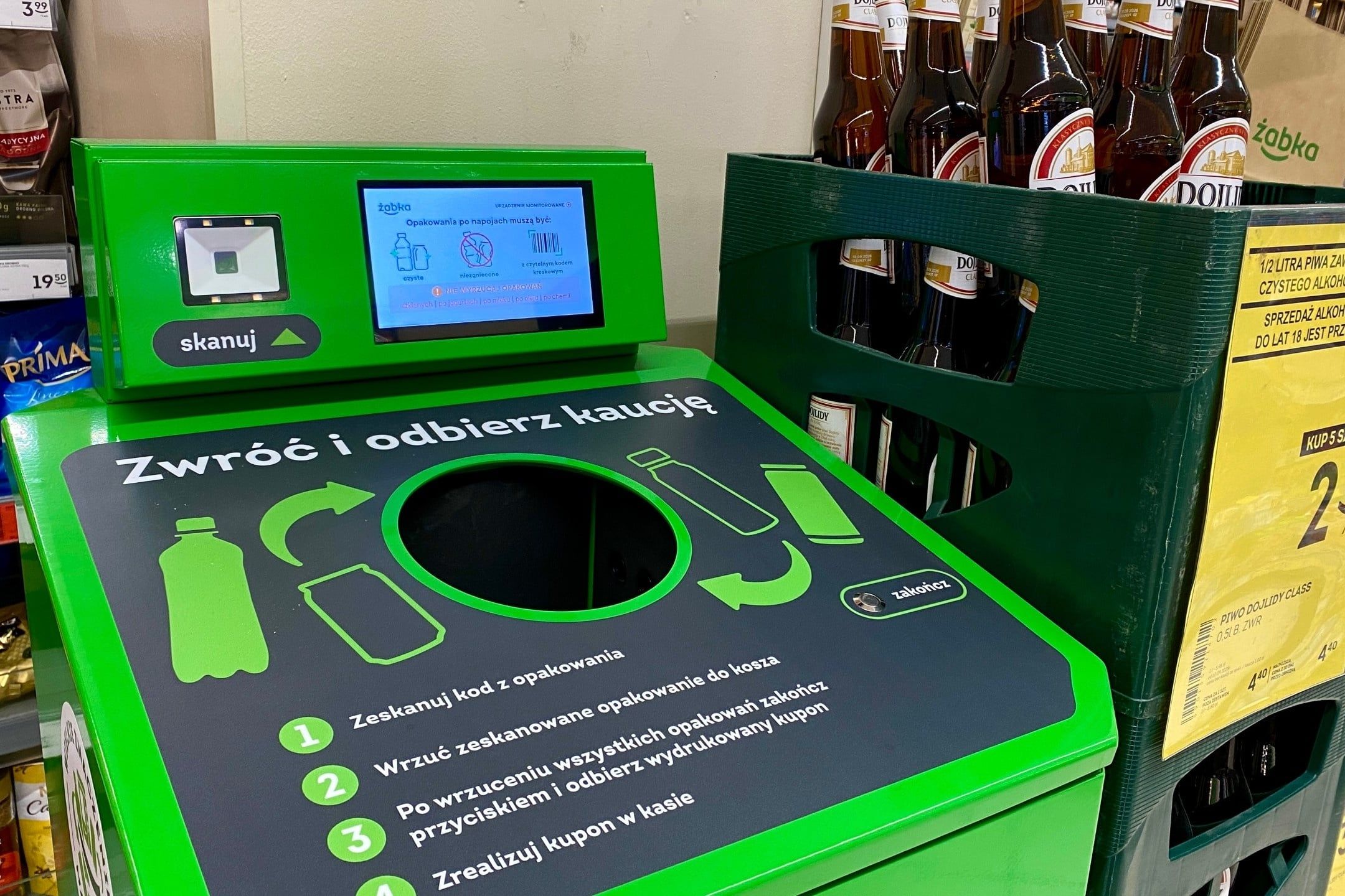 Wroc?aw,,Poland,—,November,18,,2025.,A,Supermarket,Reverse,Vending