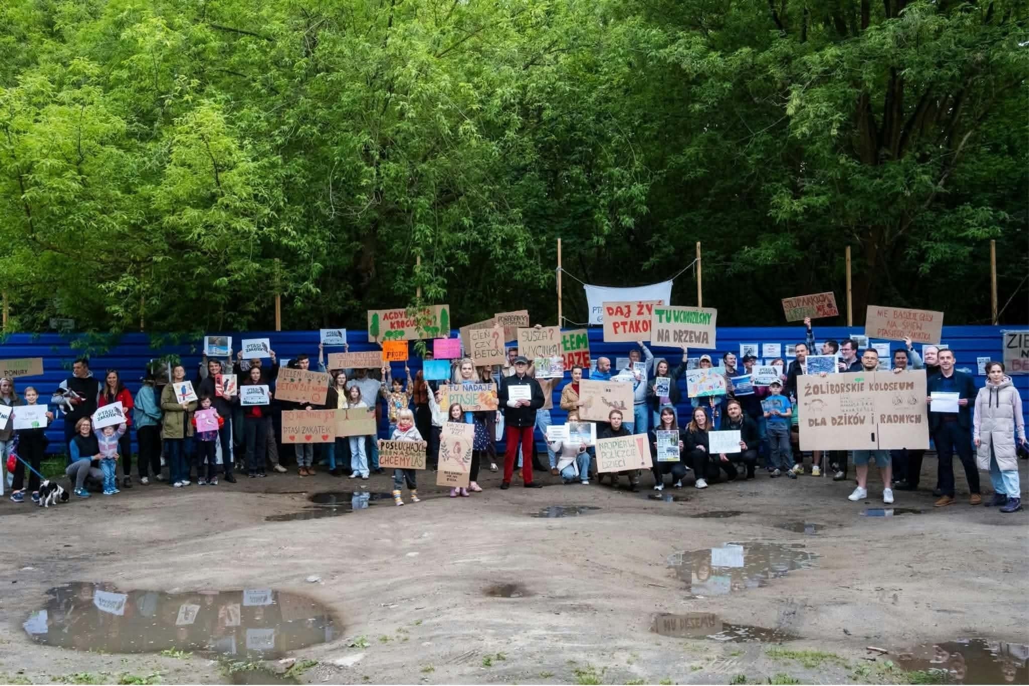Mieszkańcy walczą o zielony teren na Żoliborzu. W tle skandaliczne zachowanie radnych