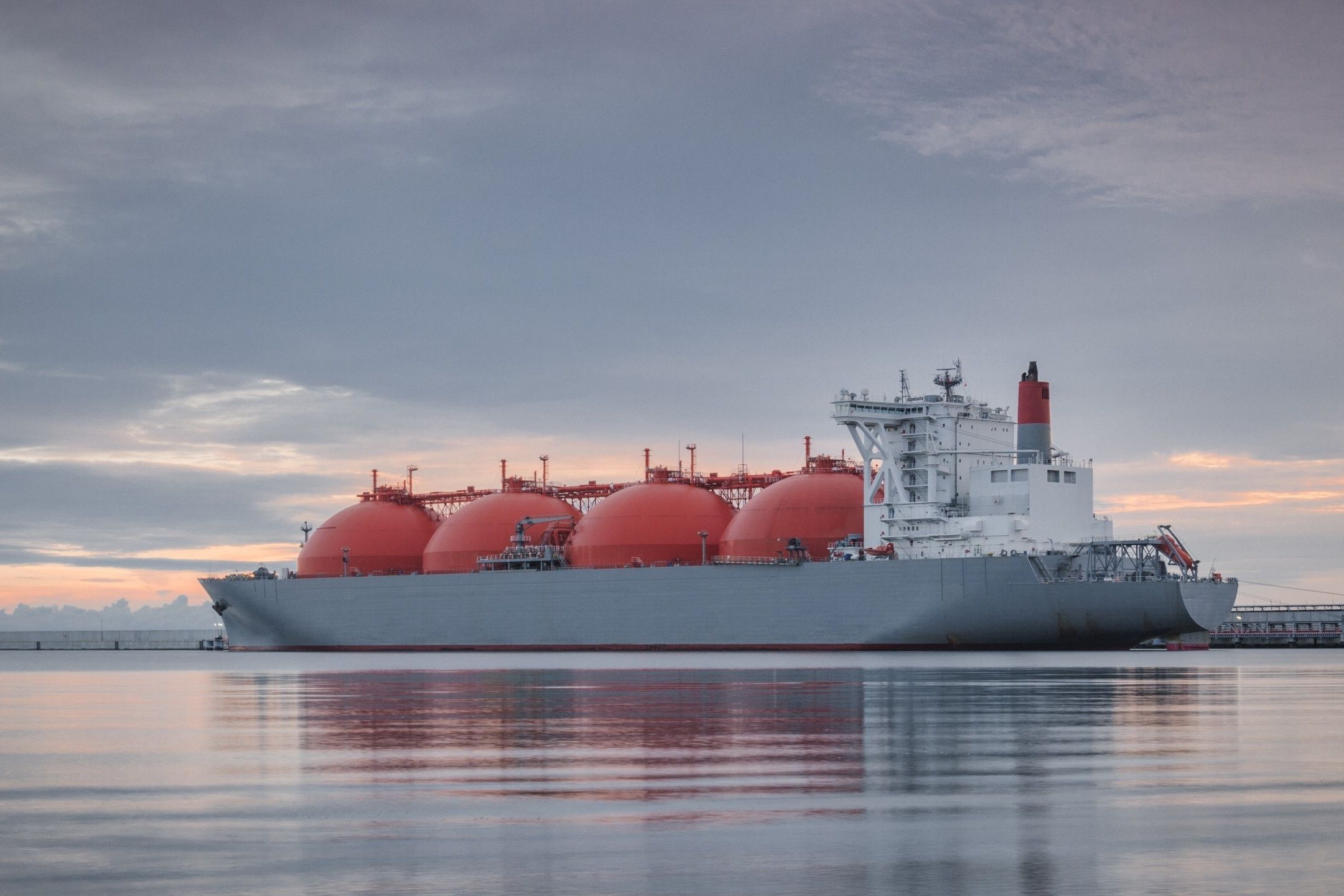 Uzależnienie od amerykańskiego LNG pogłębia się nie tylko w Polsce, ale też w całej UE