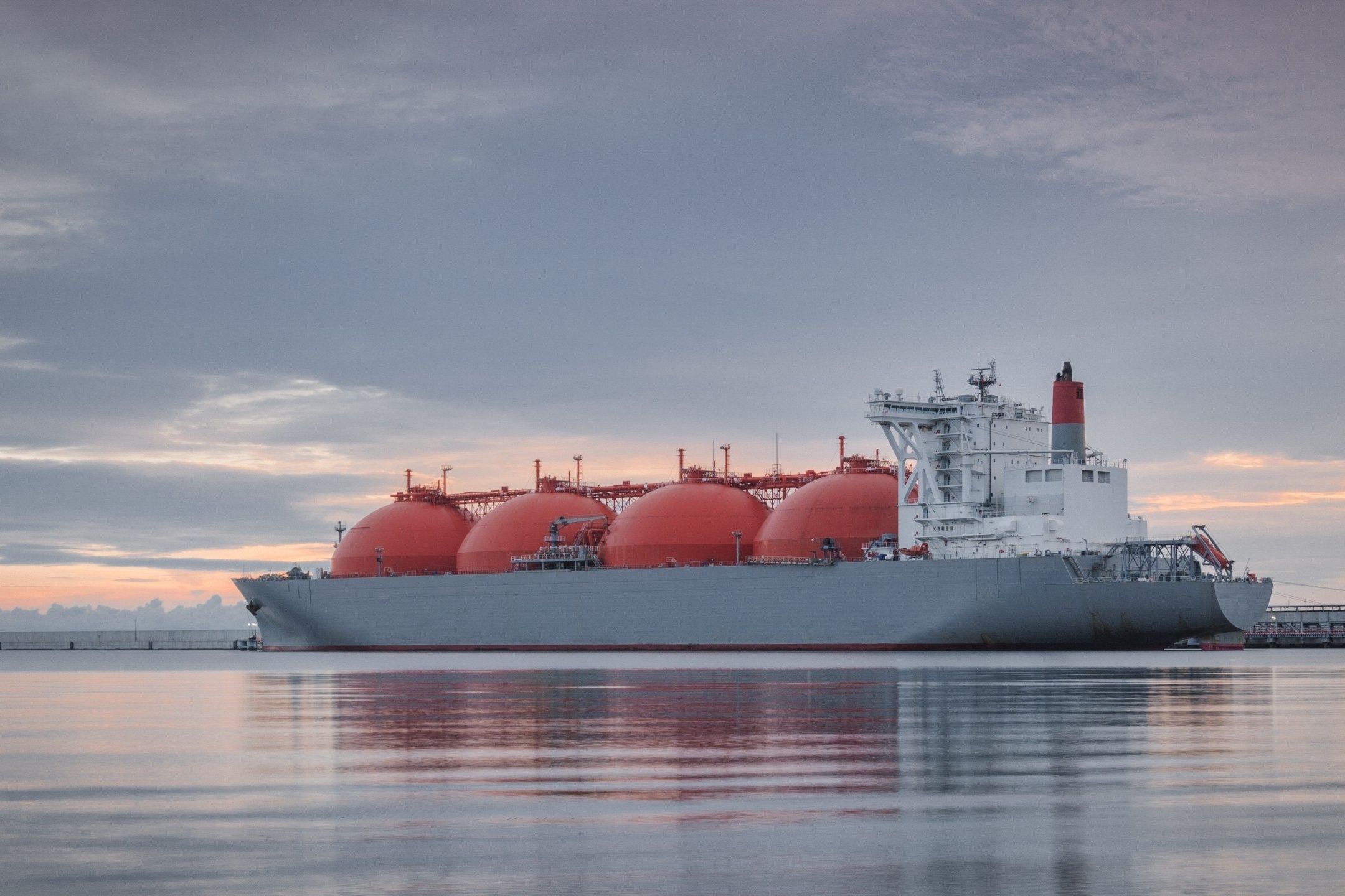 Uzależnienie od amerykańskiego LNG pogłębia się nie tylko w Polsce, ale też w całej UE