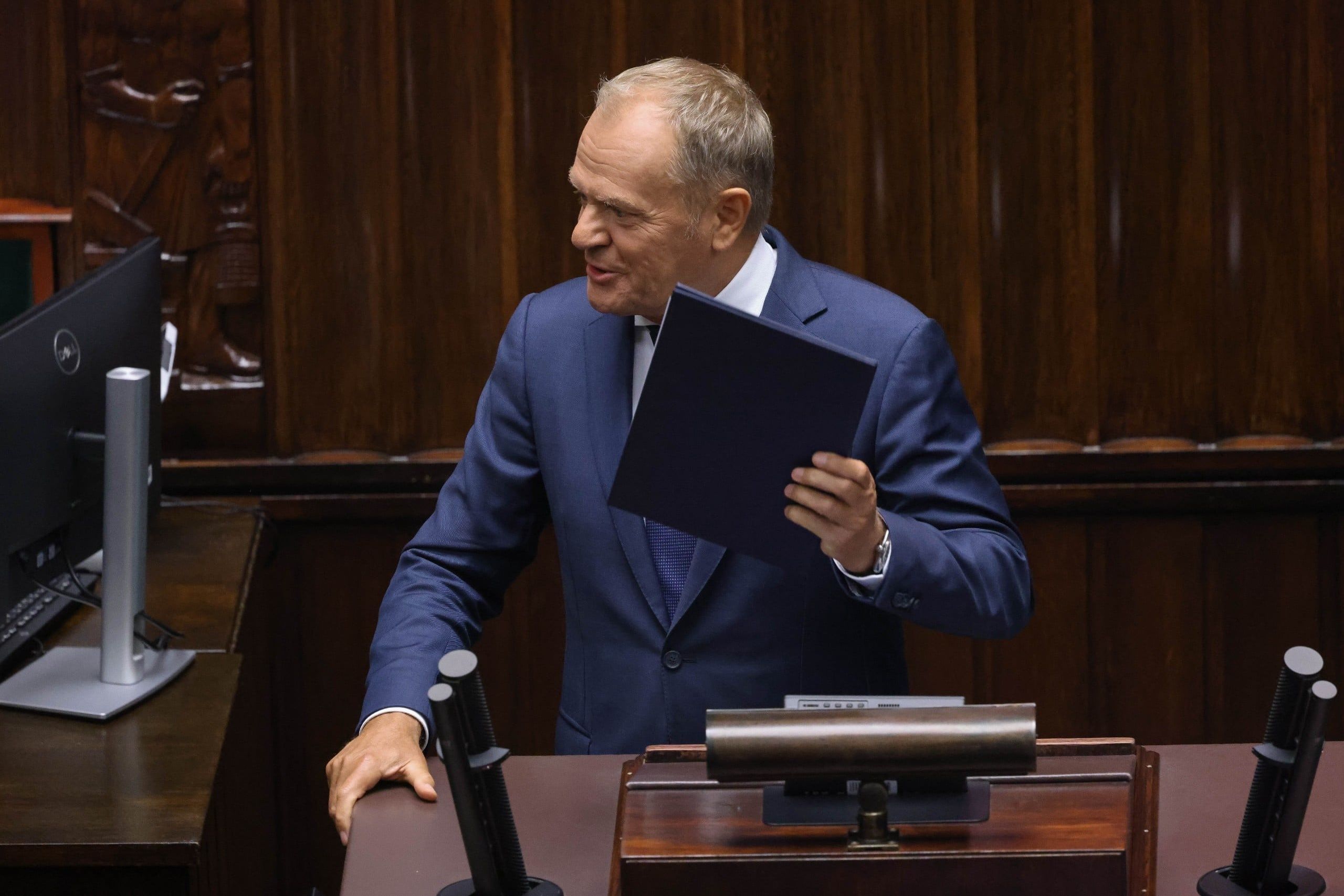 Tusk o zarobkach lekarzy. Zaczął czytać kwoty z kartki