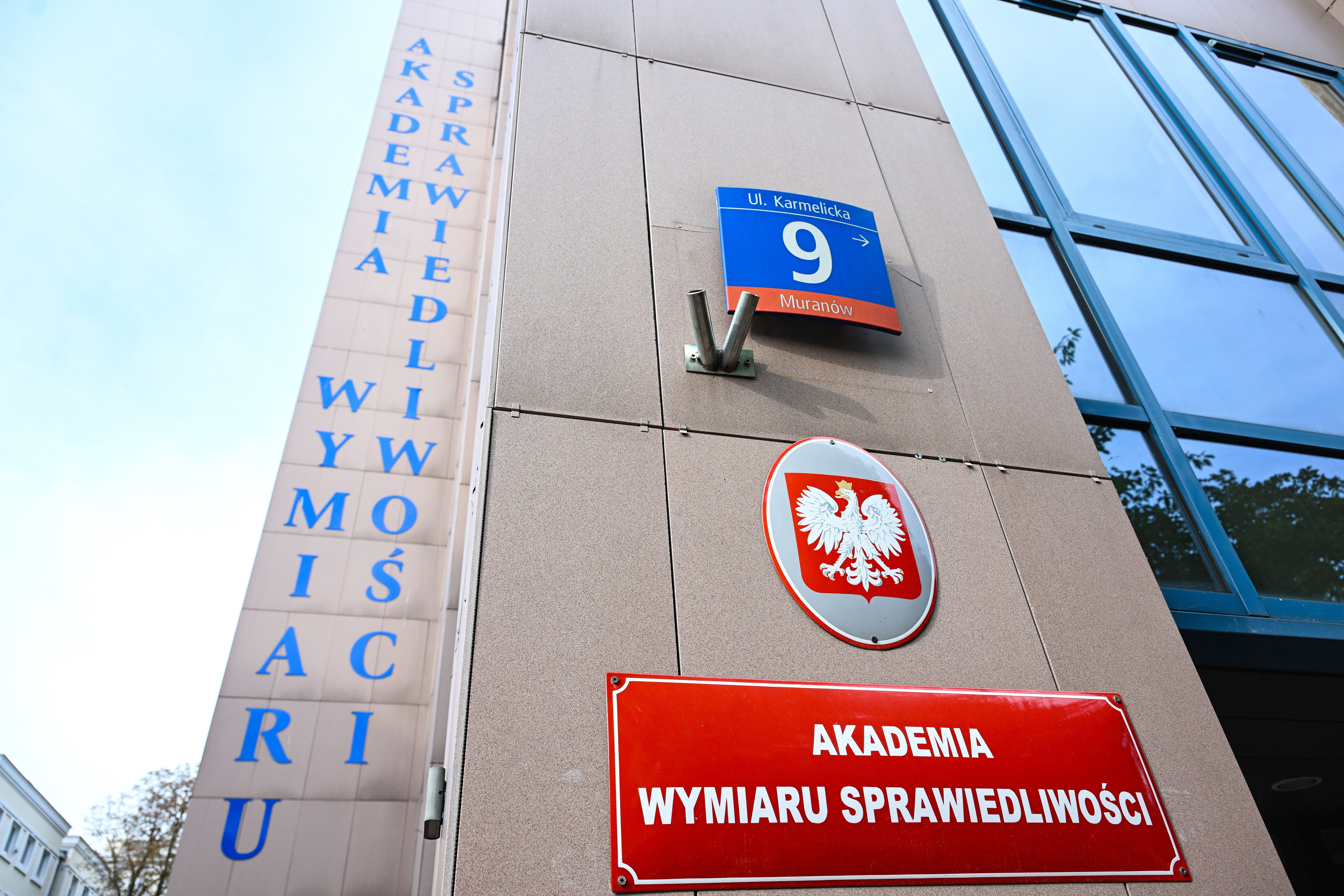 Były wykładowca AWS z zarzutami. Prokuratura podała szczegóły