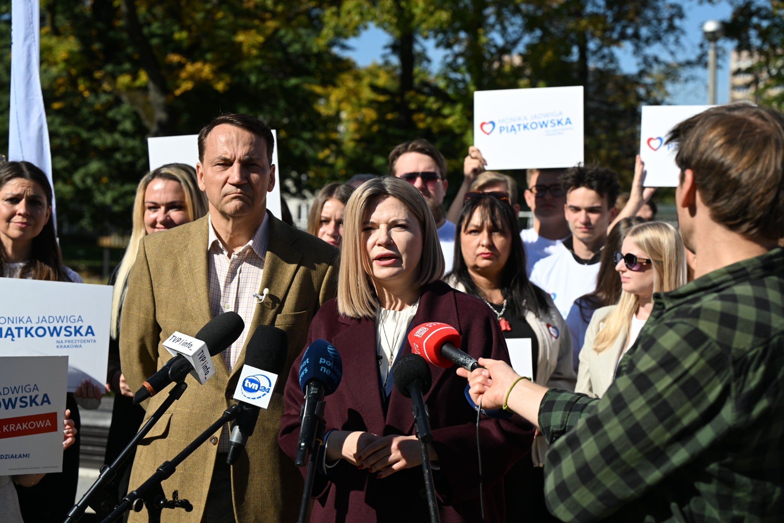 Monika Piątkowska, Radosław Sikorski
