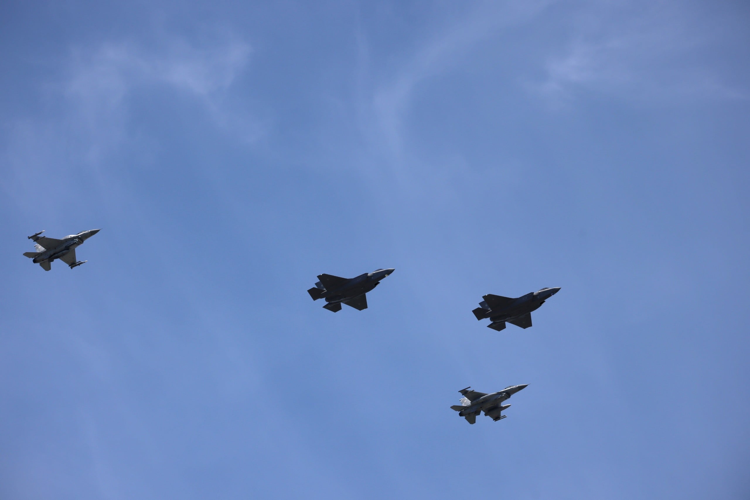 Samoloty F-35 i F-16