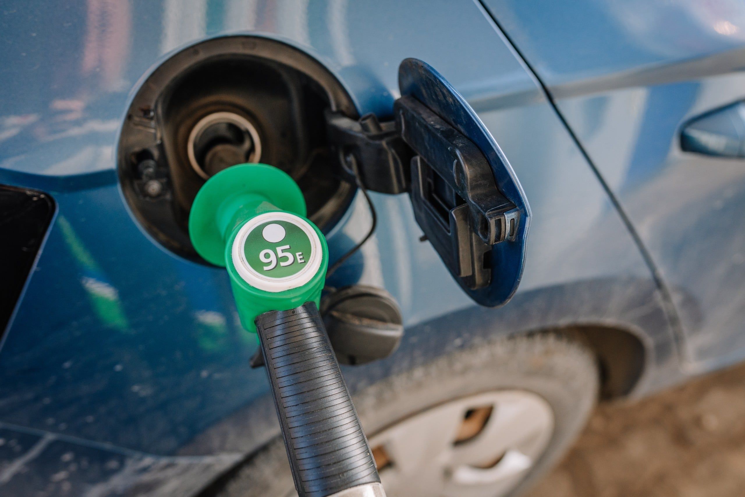 Green,Fuel,Nozzle,Labeled,95e,Is,Inserted,Into,The,Fuel
