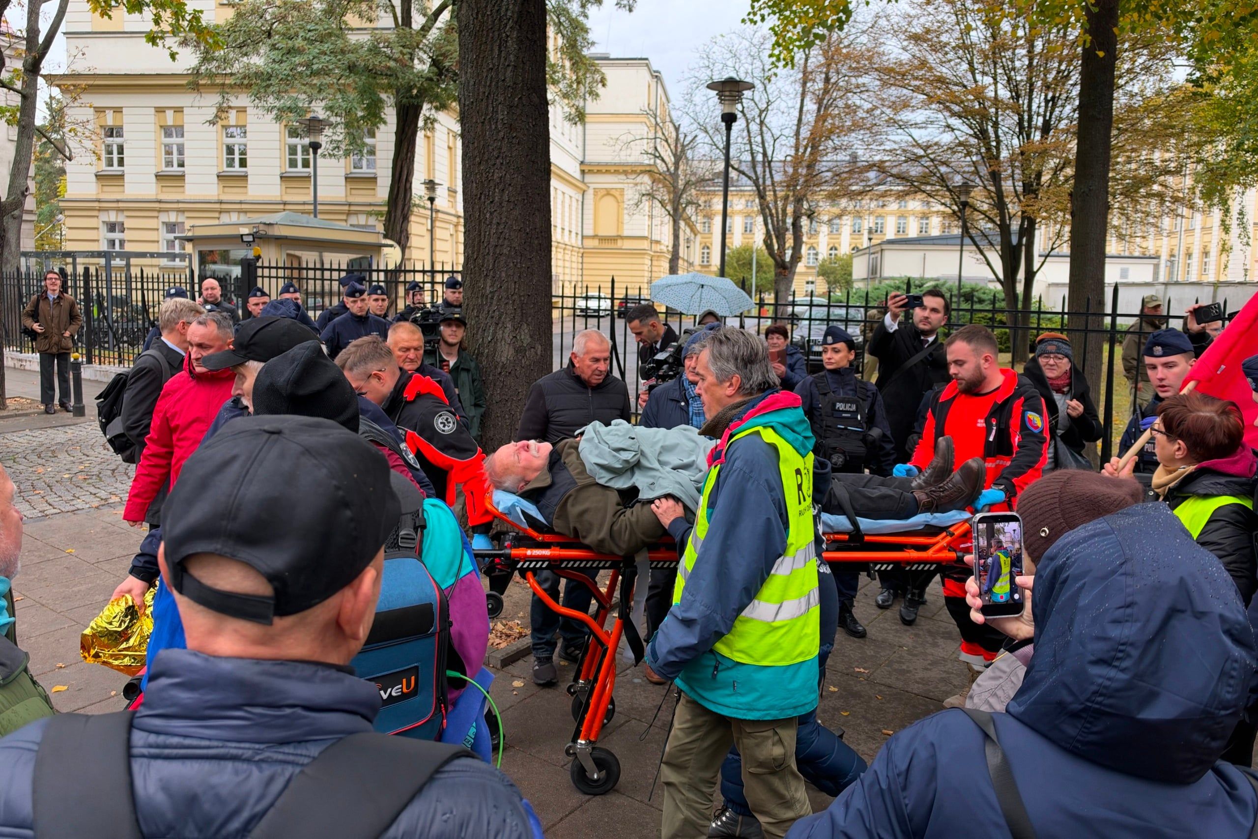 Adam Borowski. Wojna przed TK. Pogotowie zabierało ludzi z ulicy