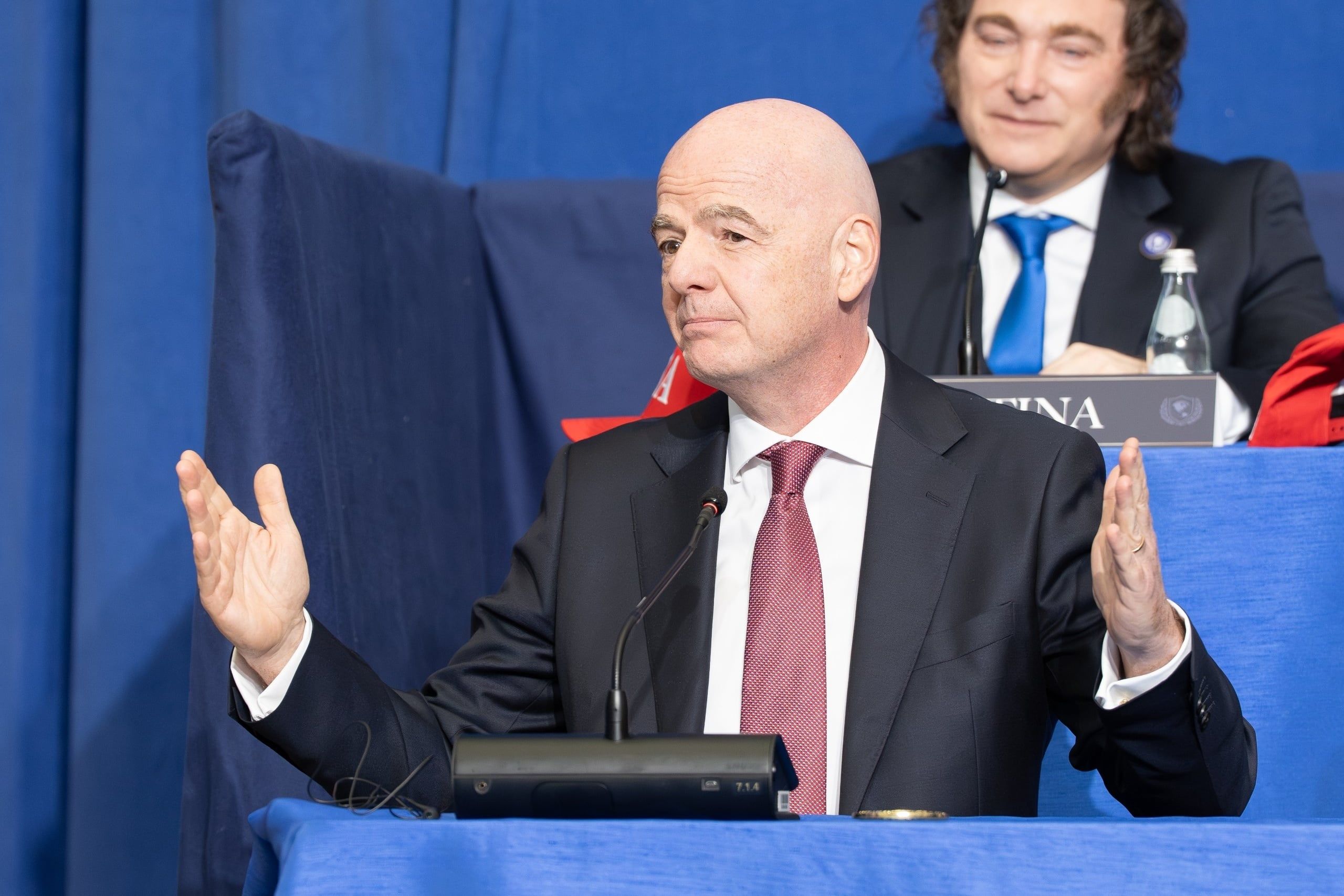 Infantino z dodatkową pensją. 1,72 mln dol. bez ujawnienia