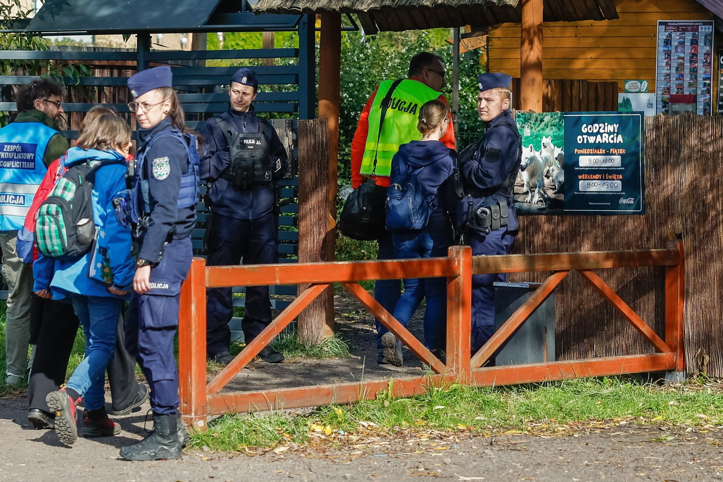 Zoo w Łącznej pozostaje zamknięte. Pracownicy wrócili do opieki nad zwierzętami