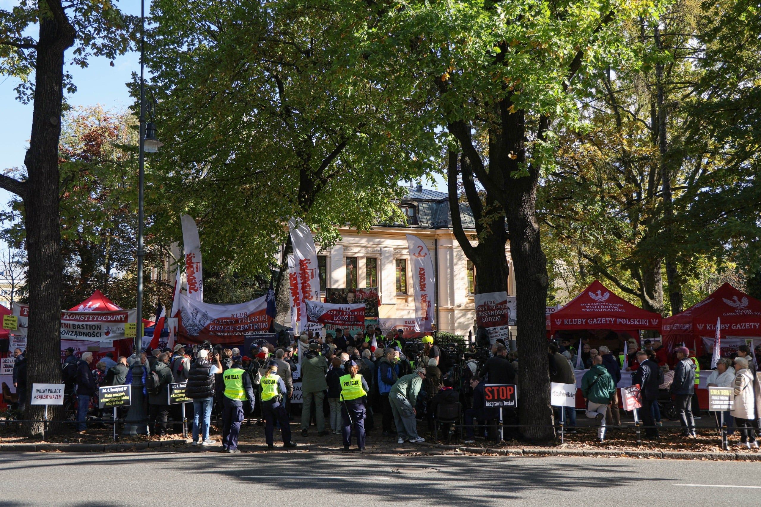 protest przed Trybunałem Konstytucyjnym