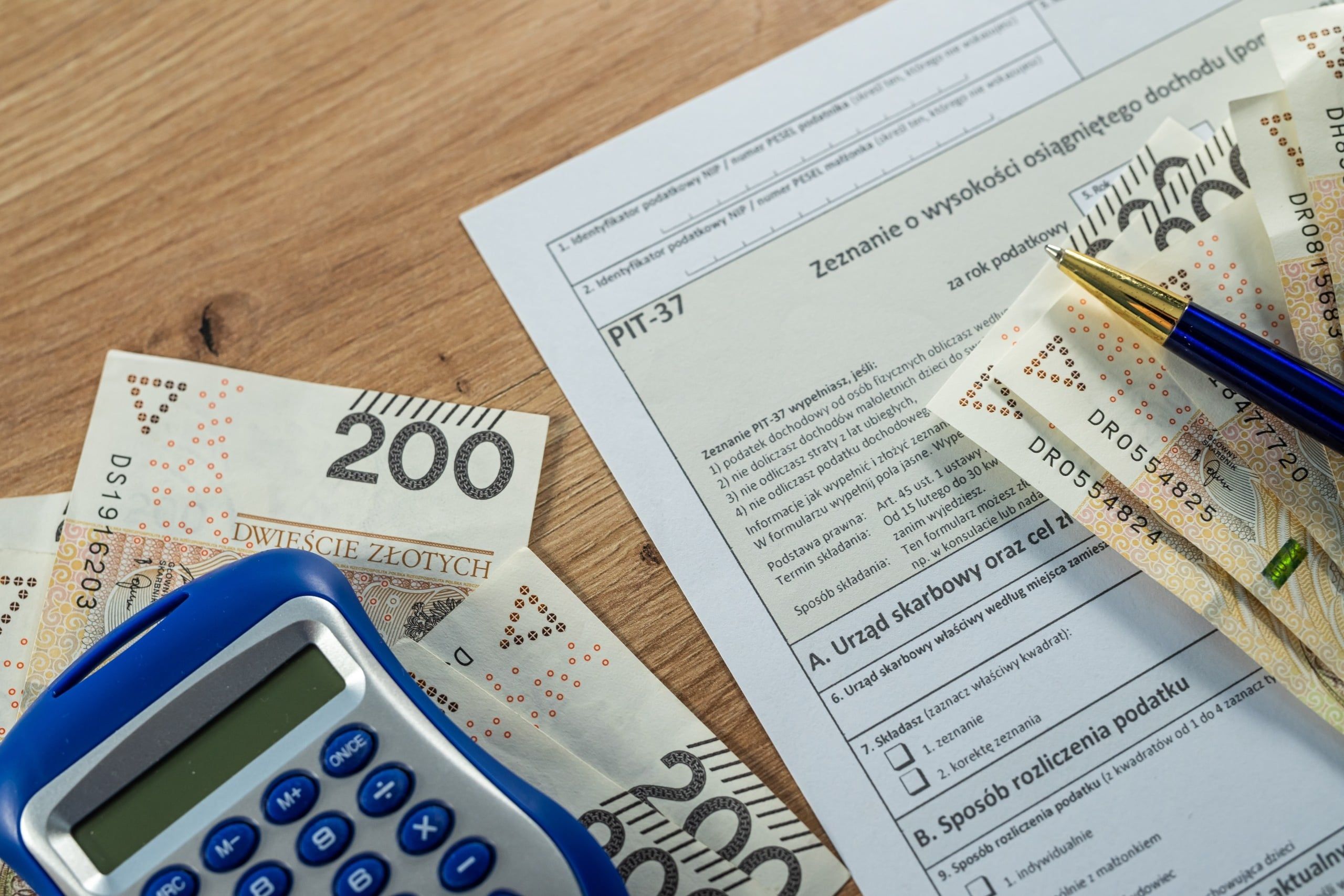 Pit-37,Polish,Tax,Declaration,With,200,Zloty,And,Blue,Calculator,