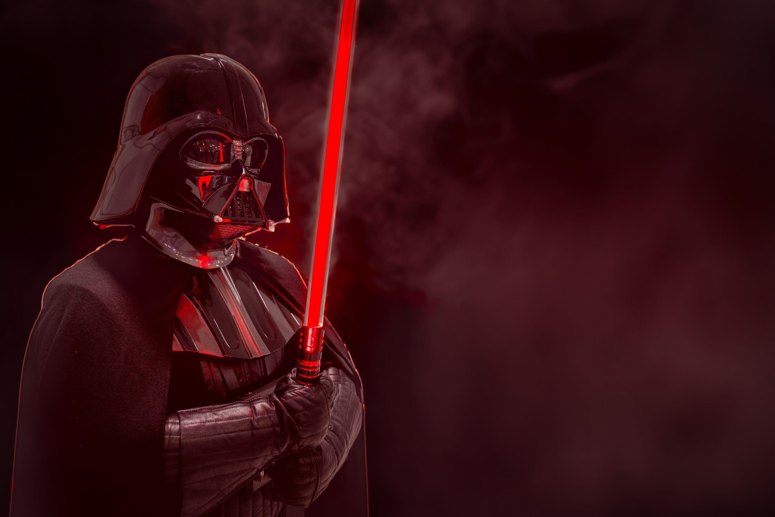 Darth Vader z „Gwiezdnych wojen”. Tytuł „Darth” noszą również inni Lordowie Sithów, m.in. Darth Maul i Darth Sidious. Jego znaczenie i pochodzenie wiążą się z historią uniwersum Star Wars
