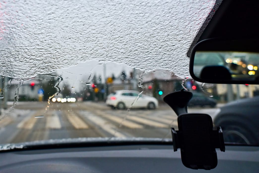 Gołoledź i mgła. IMGW ostrzega kierowców. PAP/Marcin Bielecki