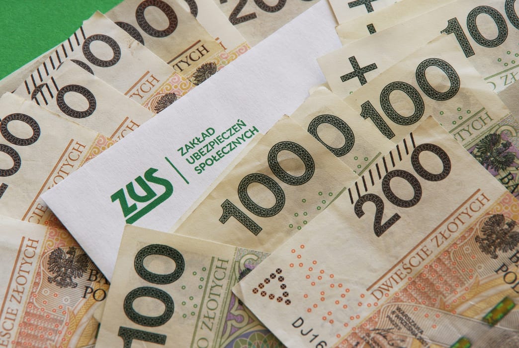 Pieniądze z ZUS (fot. Marek BAZAK/East News)