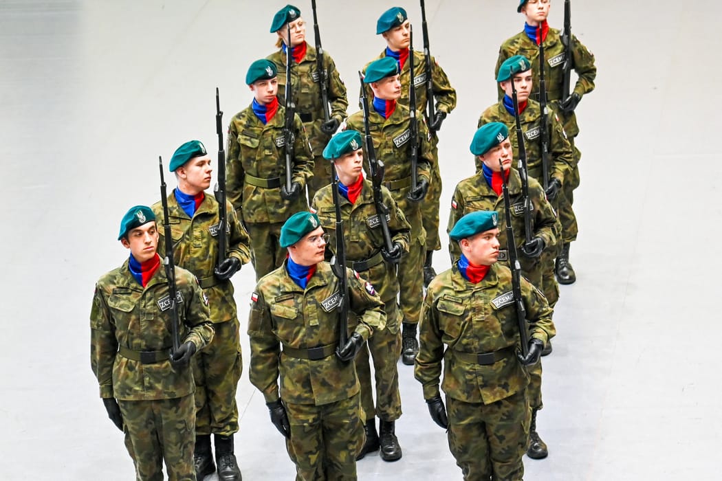 MON zwiększa limity dla szkół. Przybędzie klas wojskowych