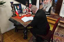 Poszedł do ambasady Iranu i złożył kondolencje. „Teheran-Warszawa-wspólna sprawa”