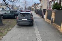 Celebryci wożąc dzieci do szkoły zamieniają się w potwory. Rozjadą wszystko i wszystkich