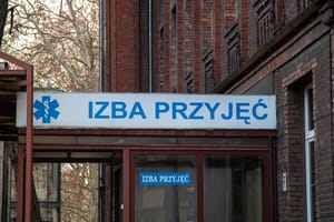 Błąd w poznańskim szpitalu. Prof. Dariusz S. z zarzutem umyślnego uszkodzenia ciała