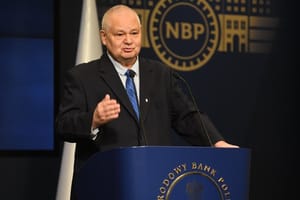 „Zawsze umiał korzystać z życia”, w NBP wymienił nawet klamki. Oto Adam Glapiński