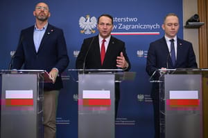 Ewakuacja Polaków z Bliskiego Wschodu. Sikorski przekazał nowe dane
