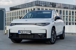 Chińczycy nazywają takie auta superhybrydami. Czym są i czy mogą zbawić motoryzację w Europie?