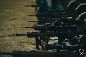 Nowe polskie karabiny wyborowe w rękach instruktorów strzelców wyborowych WOT
