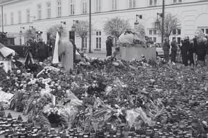 Nie kwestionuję wspomnień o Smoleńsku. Mają szarą barwę