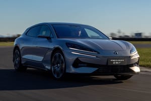 Chińczycy wchodzą do Polski z autem za 522 450 zł. Nie pomyliłem się o jeden znak 