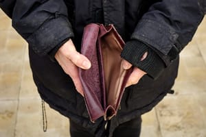 Milion najbiedniejszych bez pomocy. Rząd udaje, że ich nie widzi