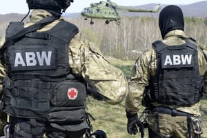 „Niemądry konflikt kończy się”. Komentarze po nominacjach oficerskich w ABW