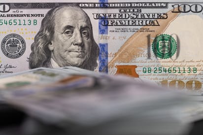 W obliczu niepewności na rynkach inwestorzy uciekają do gotówki