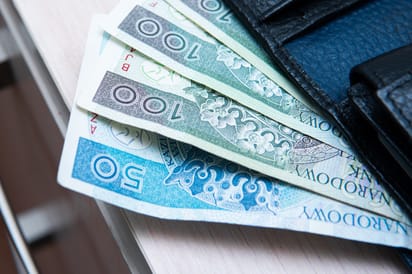 Niepewność związana z wojną na Bliskim Wschodzie już wpływa na raty kredytów ze stałą stopą