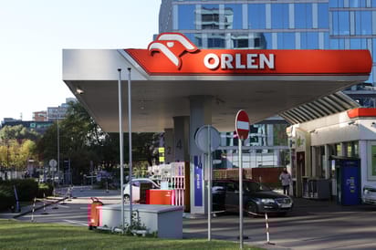 Czy obniżki cen w hurcie, na jakie zdecydował się Orlen, przełożą się na spadki cen na stacjach paliw?