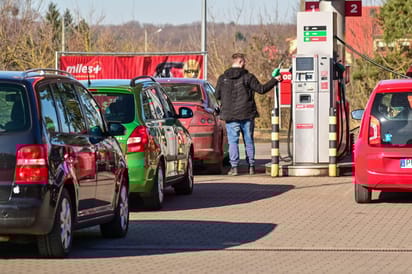 Wojna w Zatoce Perskiej uderza w rynek paliw
