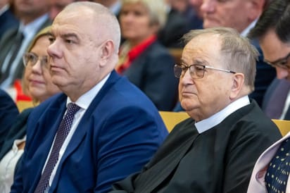 Ojciec Tadeusz Rydzyk może mieć kłopoty za sprawą prezentu od Jacka Sasina