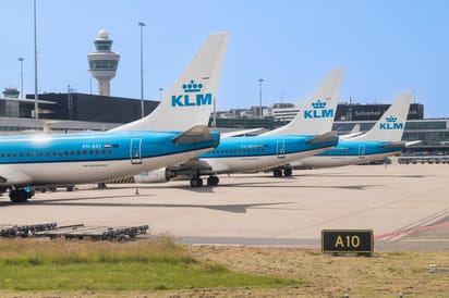 Holenderskie linie lotnicze KLM poinformowały w czwartek, że odwołają 160 lotów w Europie w nadchodzącym miesiącu z powodu rosnących cen paliwa