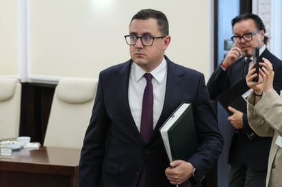 Rząd nie rezygnuje z prac nad podatkiem od nadmiarowych zysków koncernów paliwowych